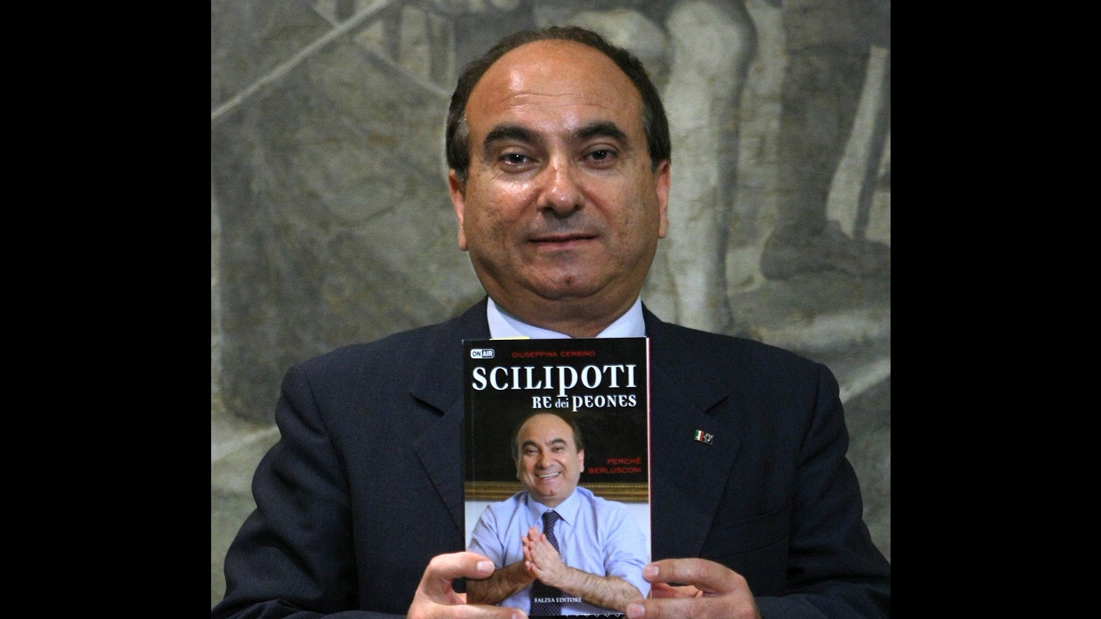 Preti pedofili, Micciché e filosofia per l’editore di Scilipoti