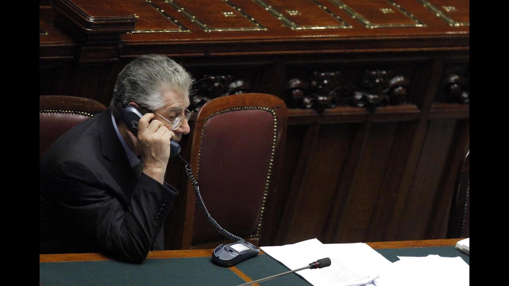Governo, Bossi: Faremo opposizione vigile non faremo parte ammucchiata