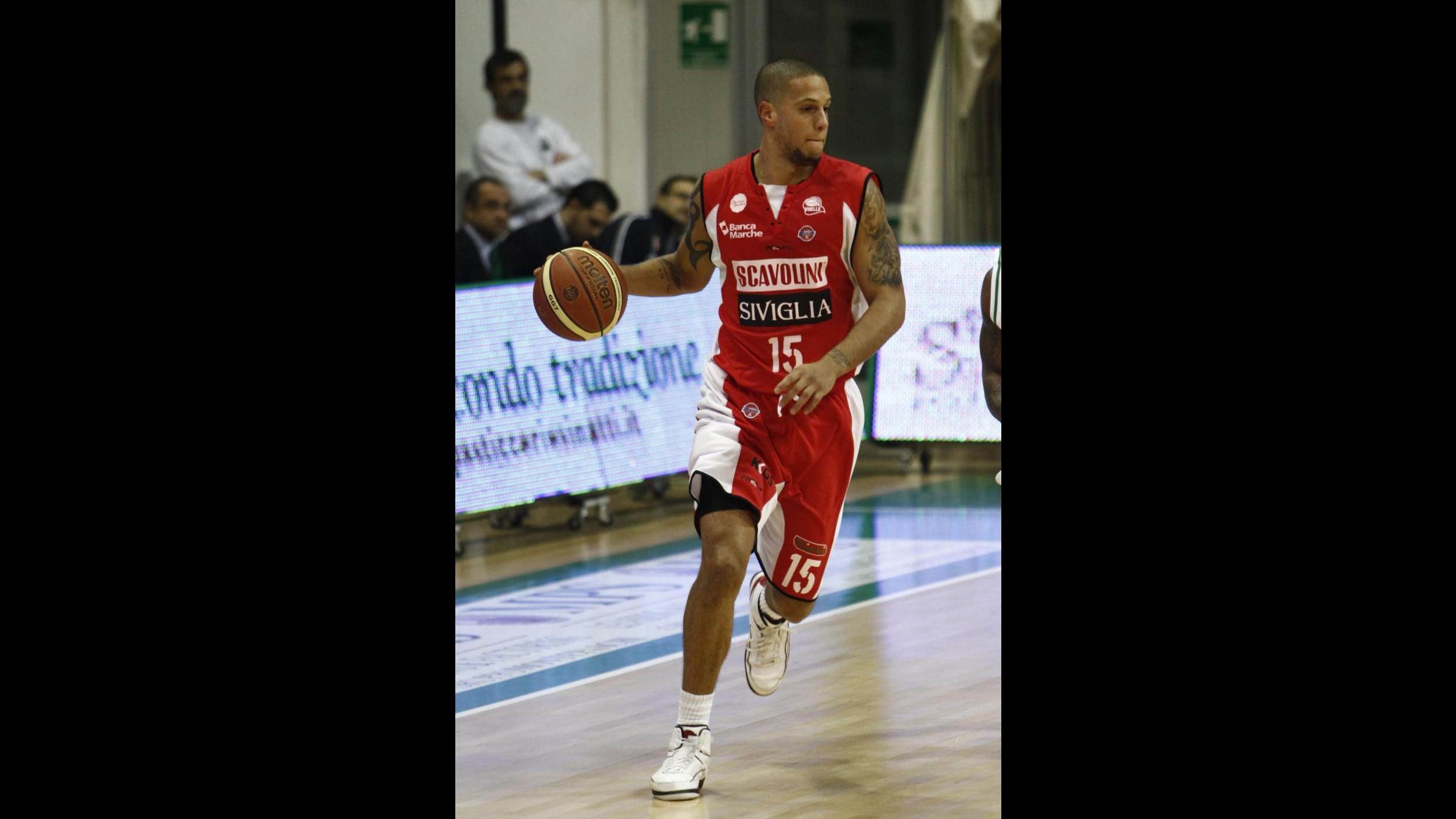 Pesaro espugna Caserta 82-76 nel’anticipo. Bene Hickman ed Hackett
