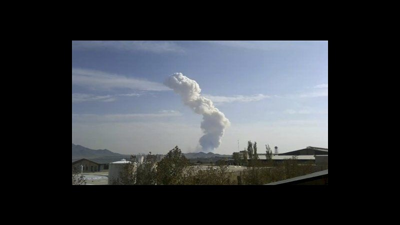 Iran, almeno 15 morti per duplice esplosione in deposito munizioni