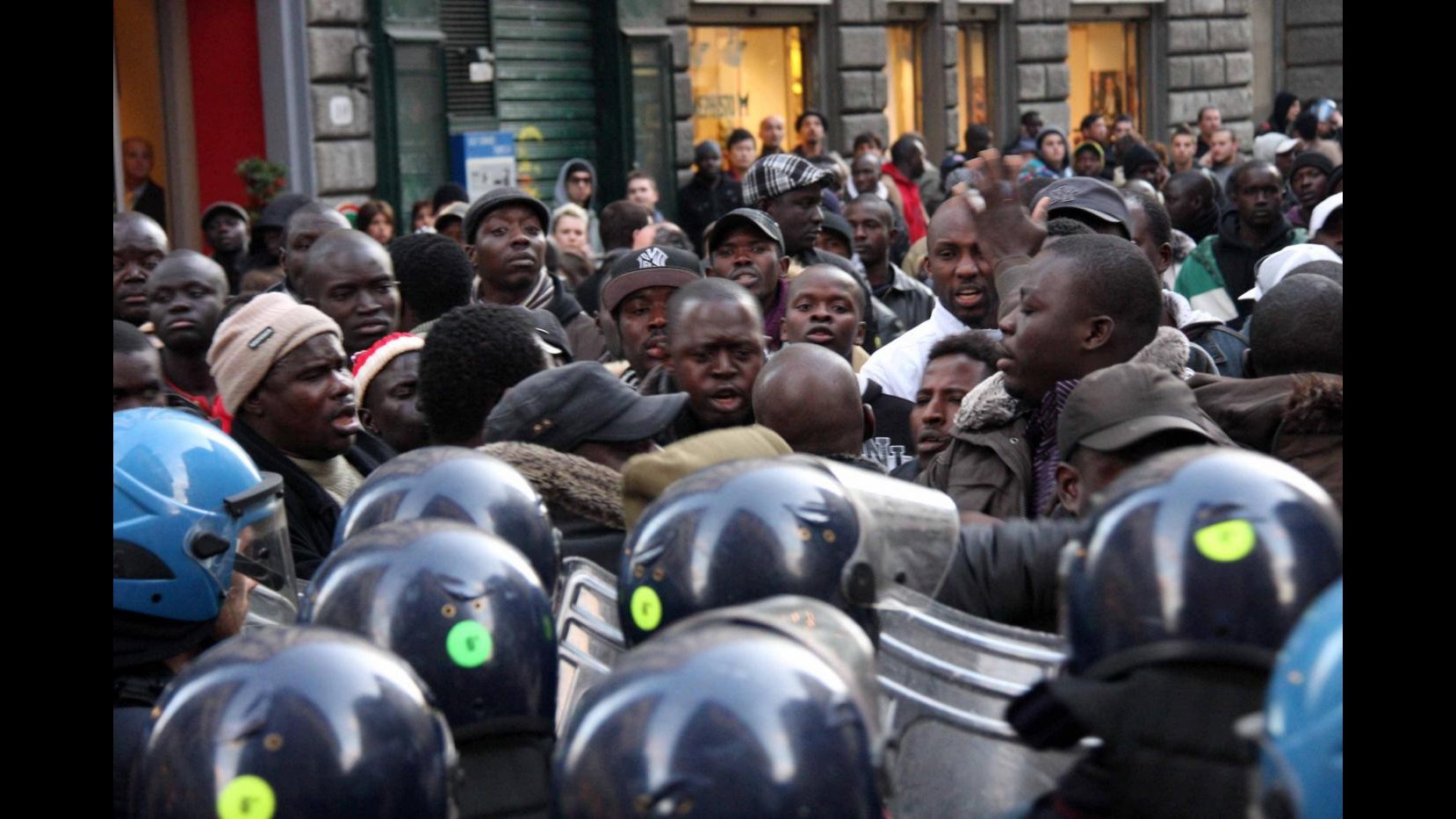 Immigrati a Milano contro il razzismo