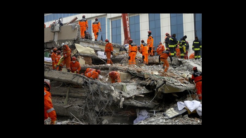 Sisma Turchia, estratti corpi, anche di secondo reporter: 32 morti