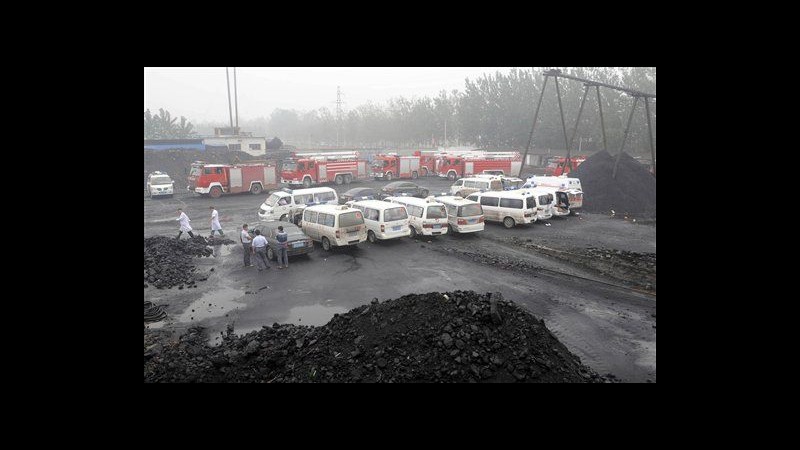 Cina, incendio a 200 metri di profondità: 28 minatori intrappolati
