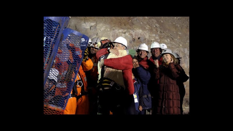 Cile, storia dei 33 minatori intrappolati diventerà un film