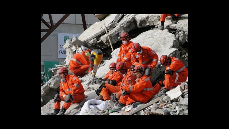 Turchia, a due giorni da nuova scossa sono 17 le vittime a Van