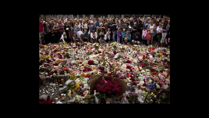 Norvegia, polizia rivede il numero dei morti: sono 76