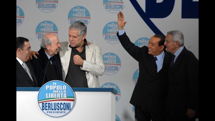 Governo, Berlusconi pensa di proporre Dini a Napolitano