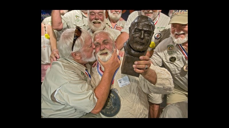 Usa, scelto tra 120 uomini barbuti il nuovo sosia di Hemingway