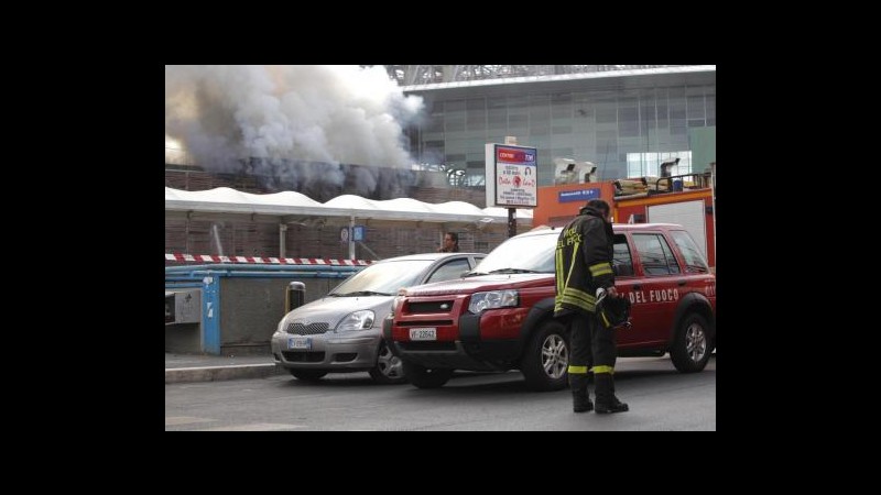 Incendio Tiburtina, vigili del fuoco: Al lavoro per evitare crollo
