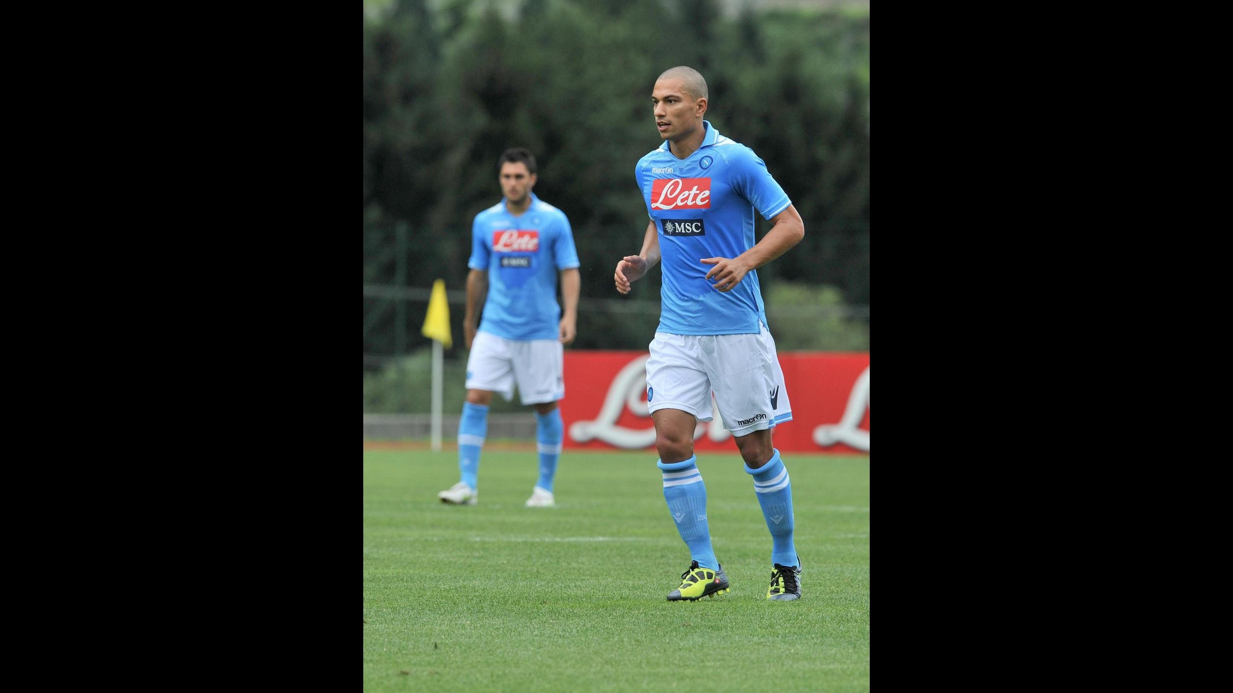 Calcio, Napoli-Rapp. Trentina 6-0: doppietta di Lucarelli, bene Inler