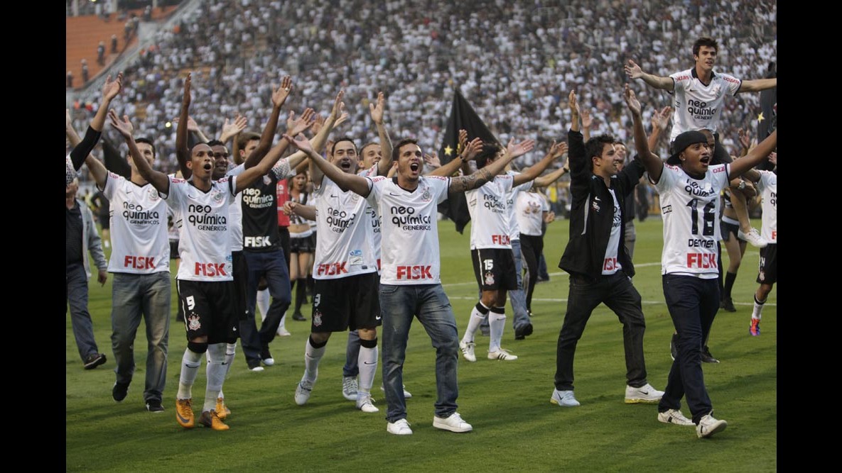 Brasile, il Corinthians onora Socrates e vince il campionato 2011