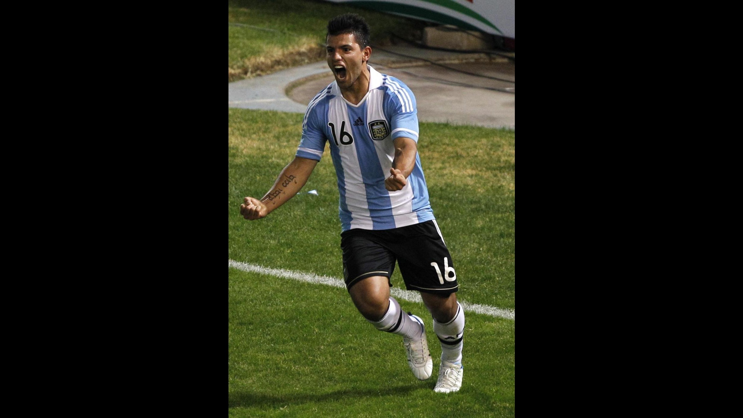 Mercato, il Manchester City insiste per Aguero