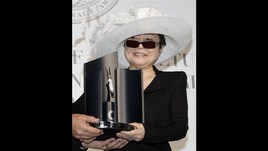 Yoko Ono in Giappone per sostenere le vittime dello tsunami