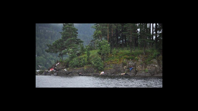 Norvegia, polizia: Sono almeno 80 i morti nella sparatoria di Utoya