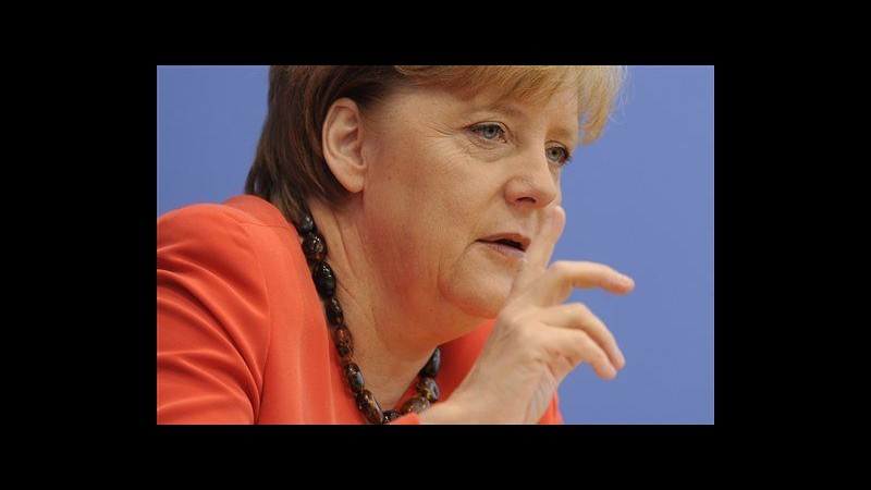 Varati i nuovi aiuti alla Grecia. Merkel: Un dovere storico