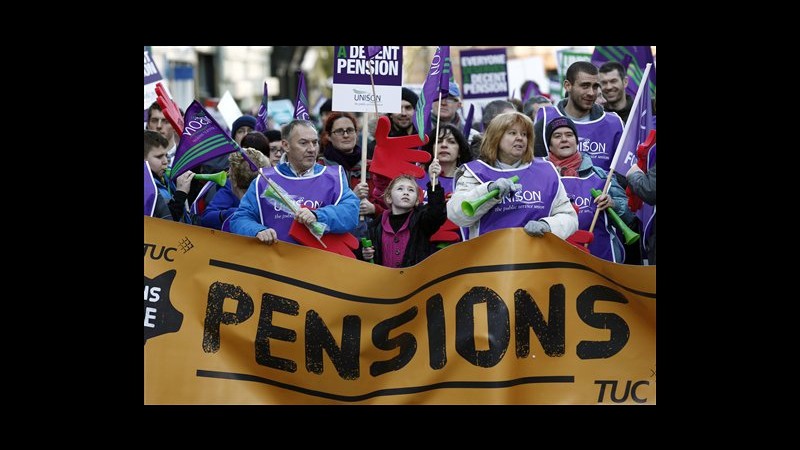 Regno Unito, 2 milioni di lavoratori in sciopero, a Londra 75 arresti