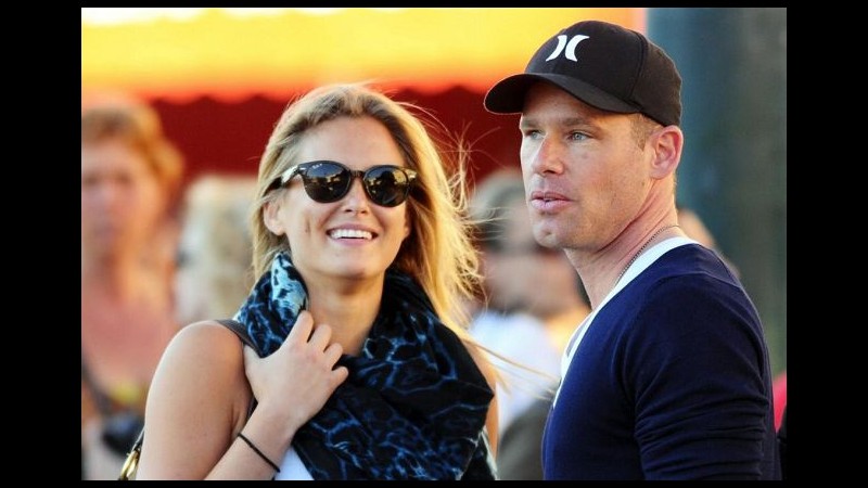 Bar Refaeli e David Fisher fanno follie tra i negozi di Saint Tropez