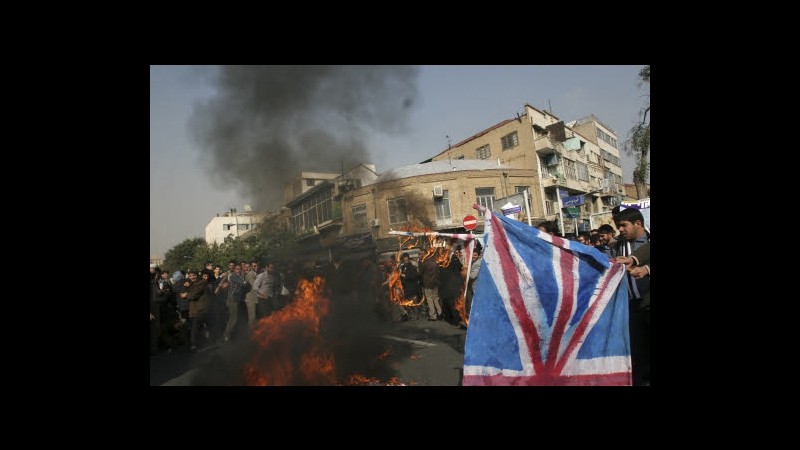 Iran, Londra espelle diplomatici Teheran e richiama suoi in patria