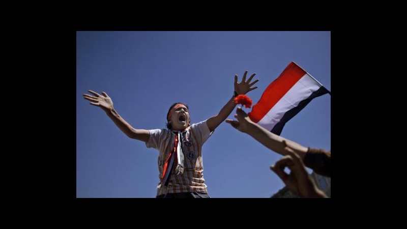 Yemen, forze governative bombardano Taiz: un morto e migliaia in fuga