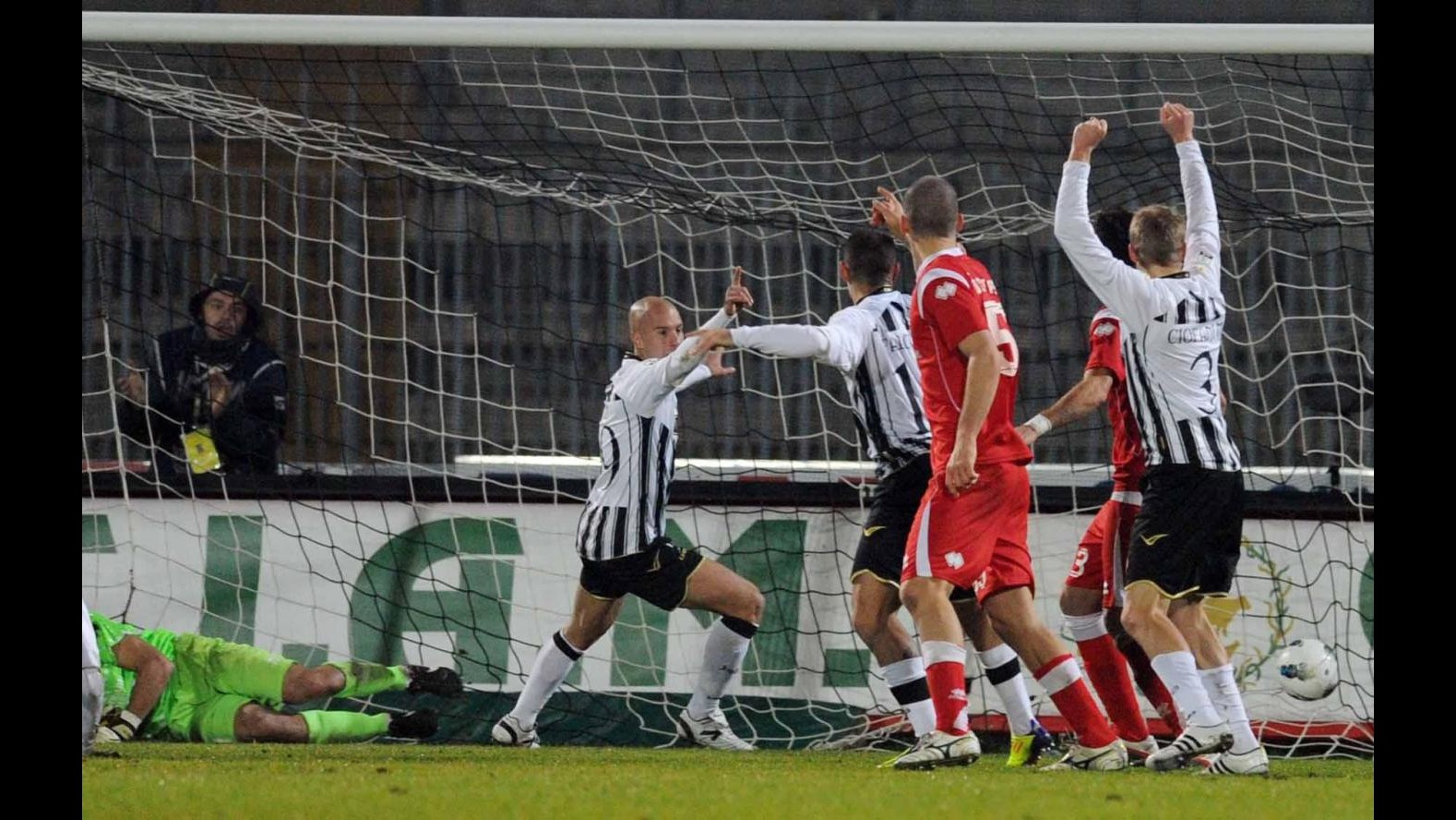 L’Ascoli non si ferma più, 3-1 al Bari nel posticipo di B