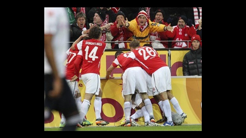 Bundesliga, Bayern ko a Magonza. I due Borussia restano in vetta
