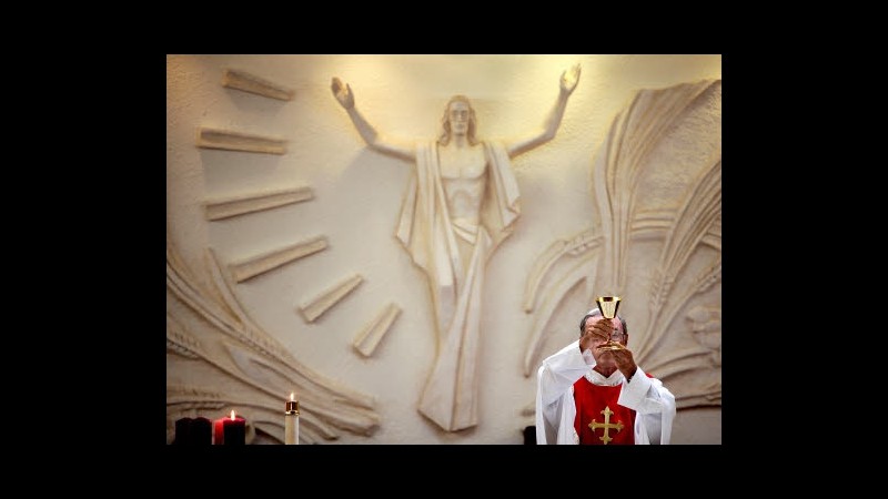Usa, cambia la messa: Da oggi nuova traduzione per i cattolici americani