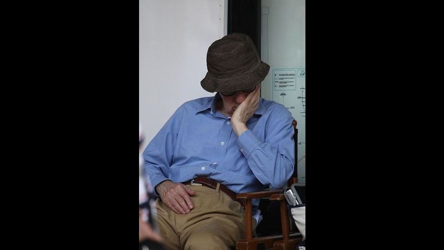 Woody Allen si addormenta sul set di ‘Bop Decameron’ a Roma