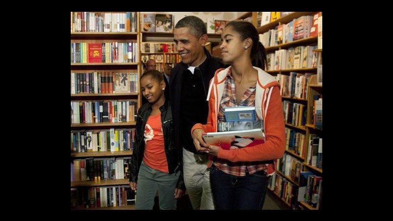 Usa, Obama e figlie in libreria per sabato di piccole imprese