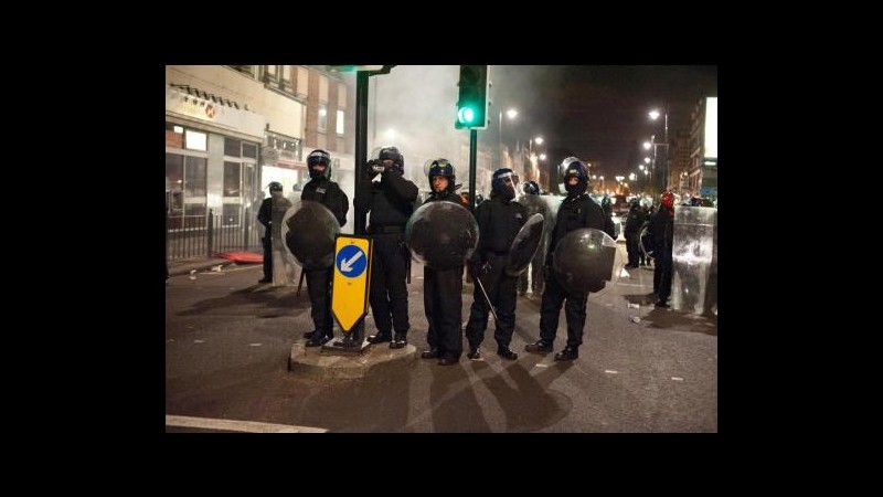 Londra, polizia: Oltre 560 gli arresti, 100 persone incriminate