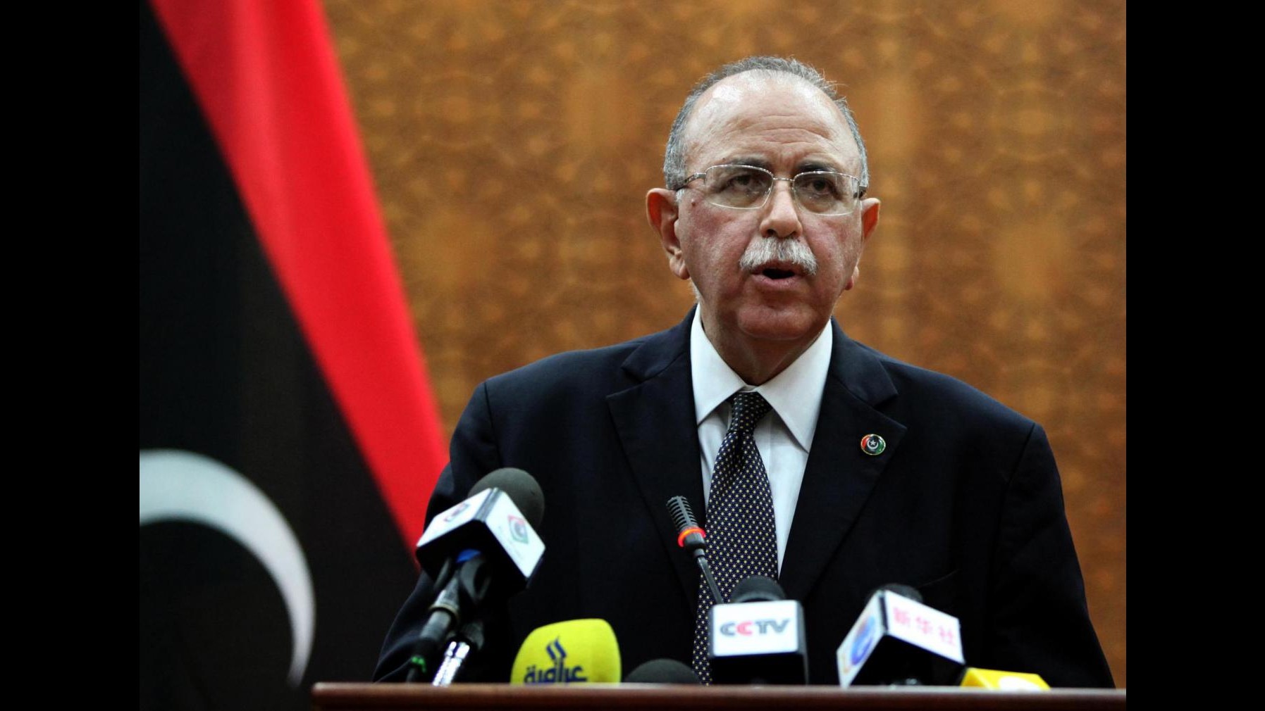 Libia, governo ad interim giura davanti ad Abdel-Jalil