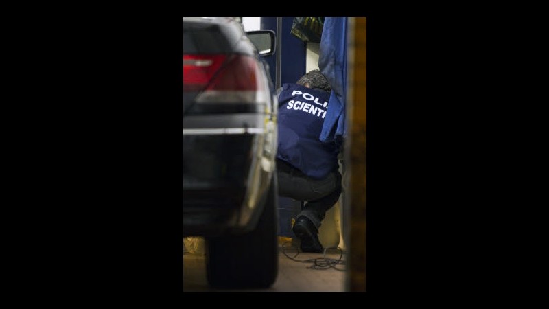 Torino, albanese 37enne freddato in auto da tre colpi di pistola