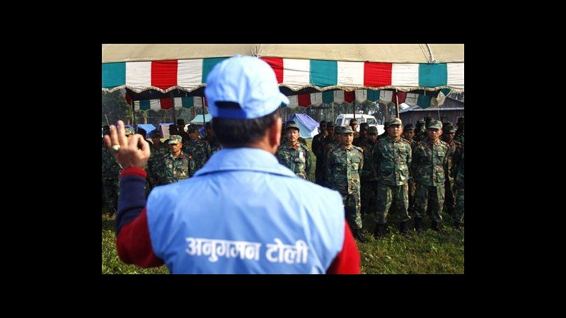 Nepal, ex combattenti maoisti si uniscono a esercito regolare