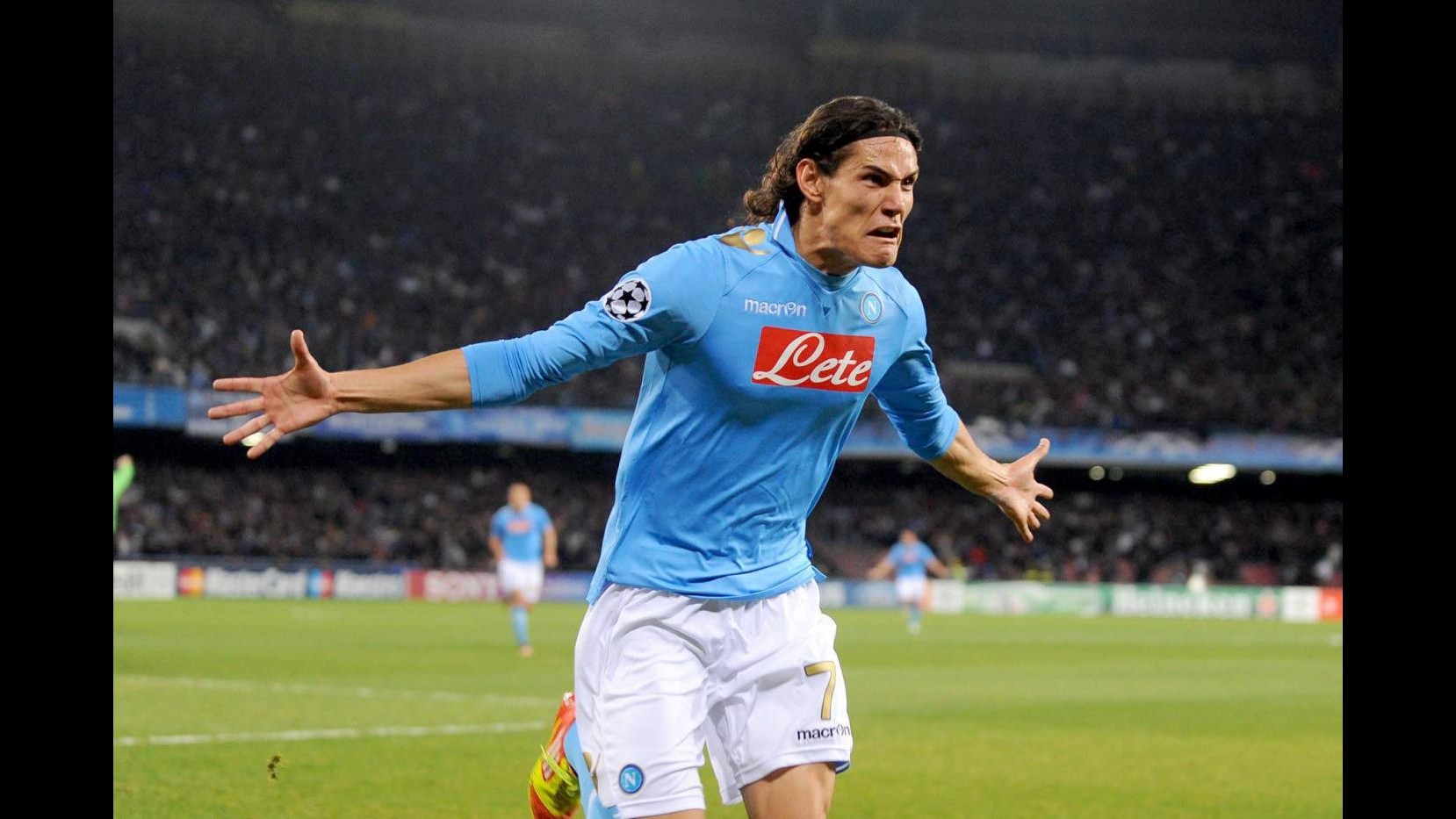 Champions, Cavani fa esplodere il S. Paolo: Napoli-City 2-1
