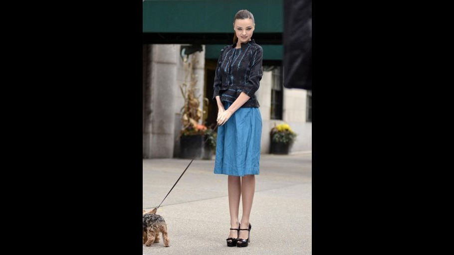 Miranda Kerr sulla strada ma davanti all’obiettivo per David Jones