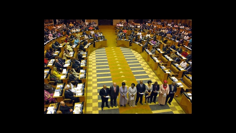 Sudafrica, approvata legge segreti di Stato criticata da Desmond Tutu