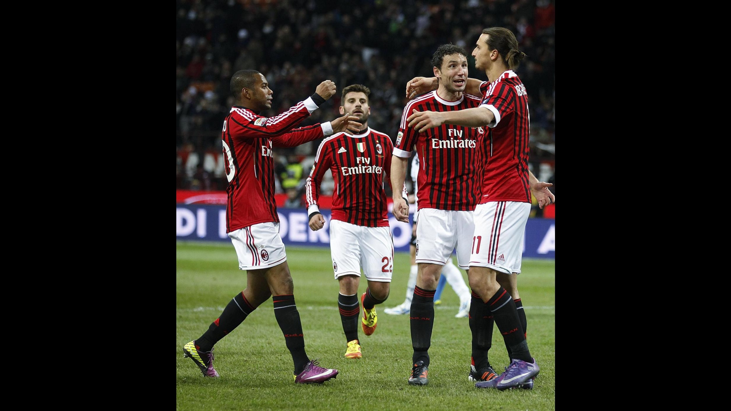 Milan batte Siena 2-0 e vola in vetta. Fiorentina-Atalanta, pari thriller