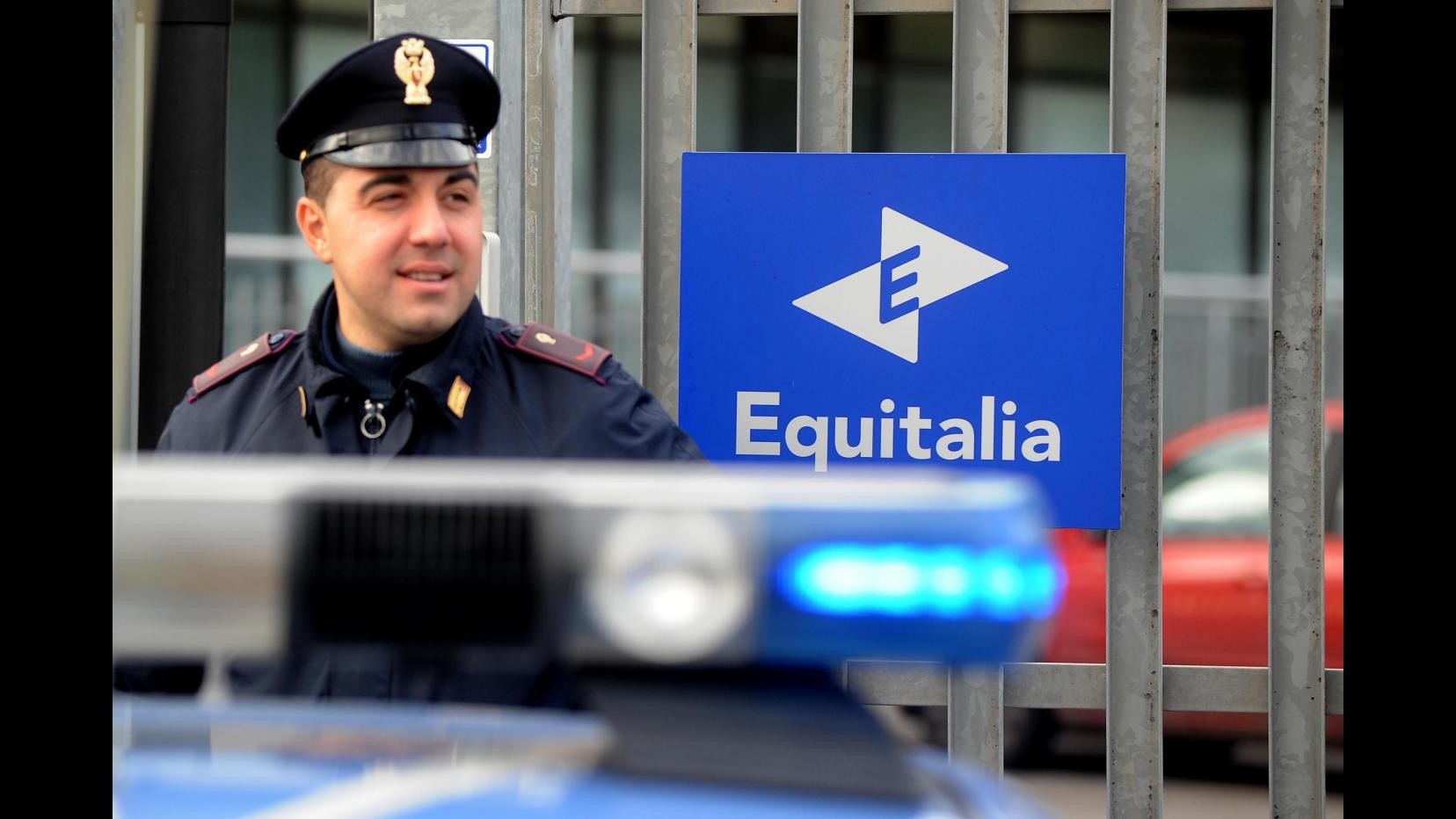 Cosenza, messaggi di protesta affissi davanti a sede Equitalia