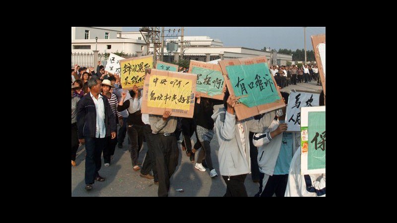 Cina, proteste nel sud contro vendita terreni e morte manifestante