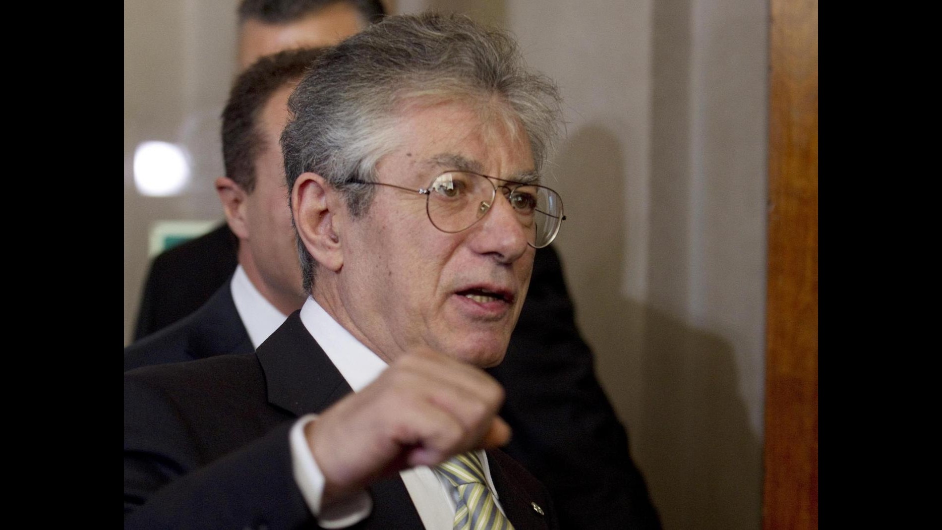 Bossi: Senza spalle forti della Lega, Berlusconi è perso