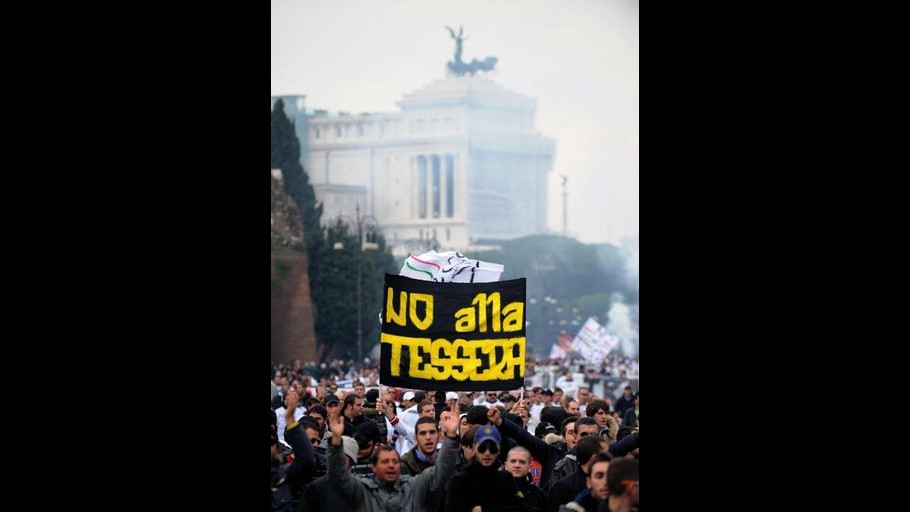 Consiglio di Stato: Tessera tifoso abbinata a Card è illegittima