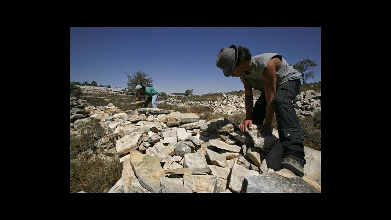 Israele, Netanyahu e leader coloni condannano scontri in base militare