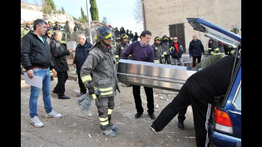 Esplosione in palazzina nell’ascolano: un morto, 2 feriti e 1 disperso