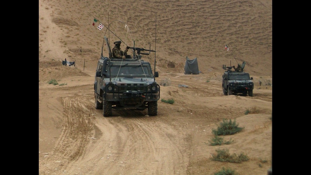 Afghanistan, colpito mezzo italiano