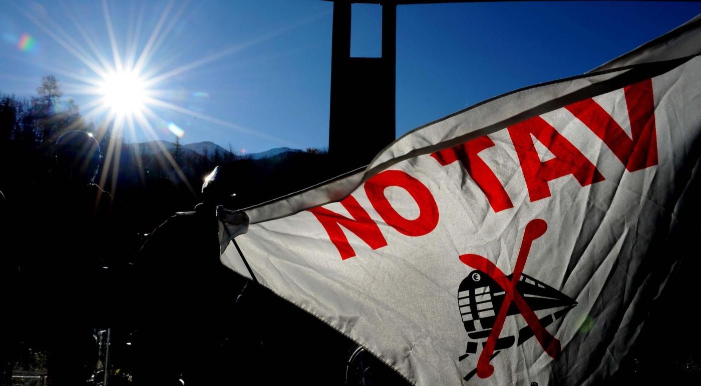 Tav, scritte minaccia su sede Ltf e proteste attivisti in Valsusa