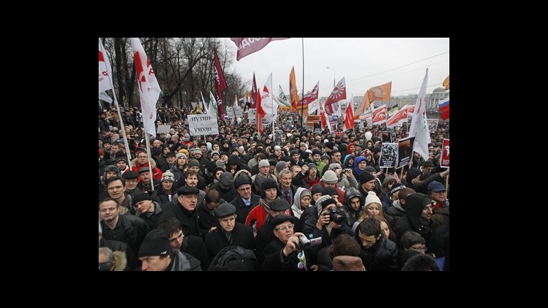 Russia, 100 arresti durante proteste in 50 città contro frodi voto