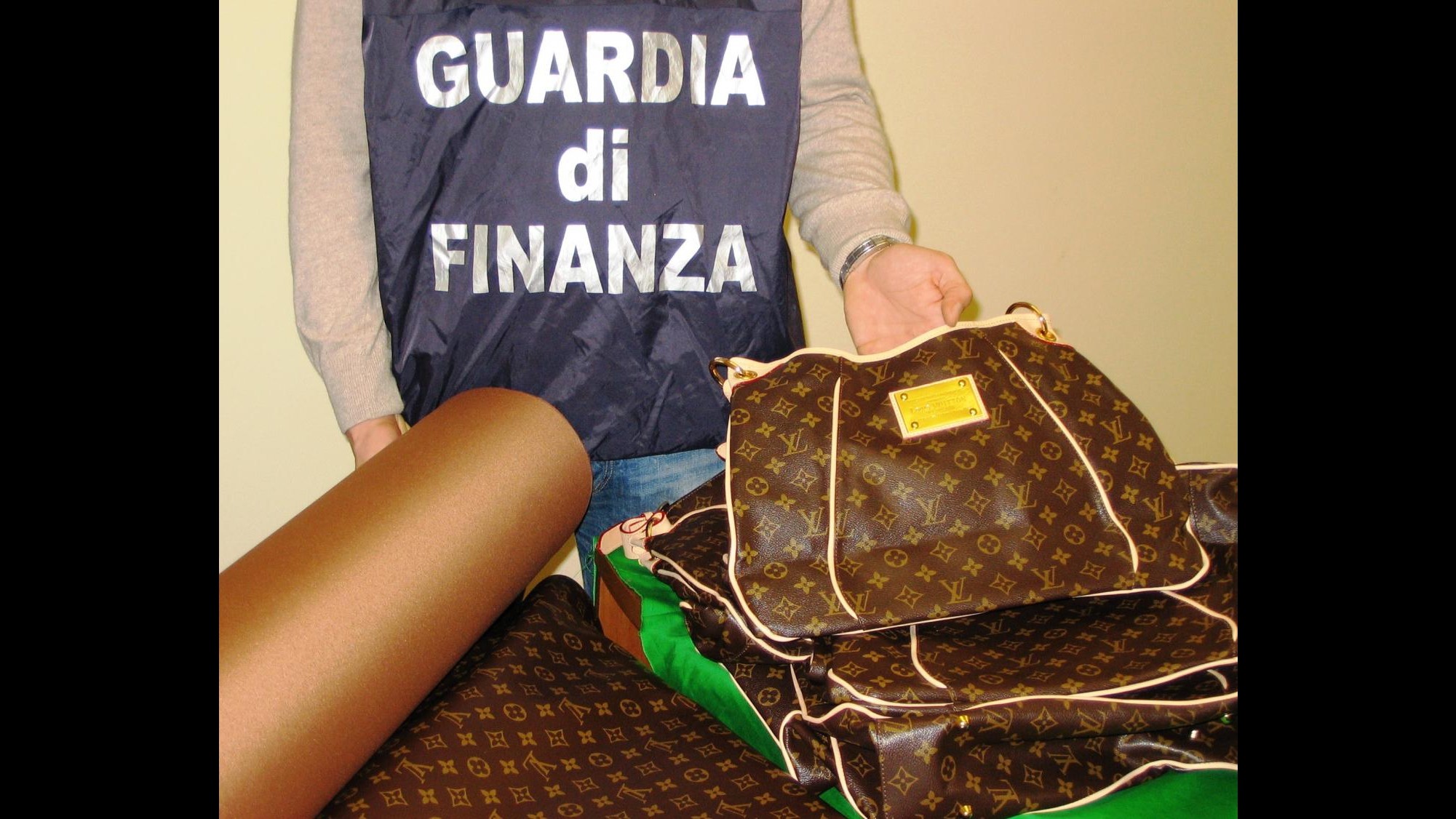 Palermo, sequestrati oltre 54mila prodotti contraffatti