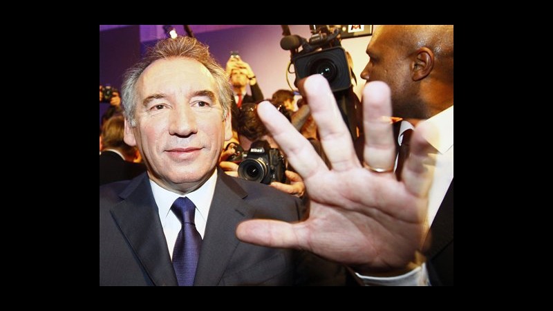 Francia, Bayrou ha formalizzato la sua candidatura all’Eliseo