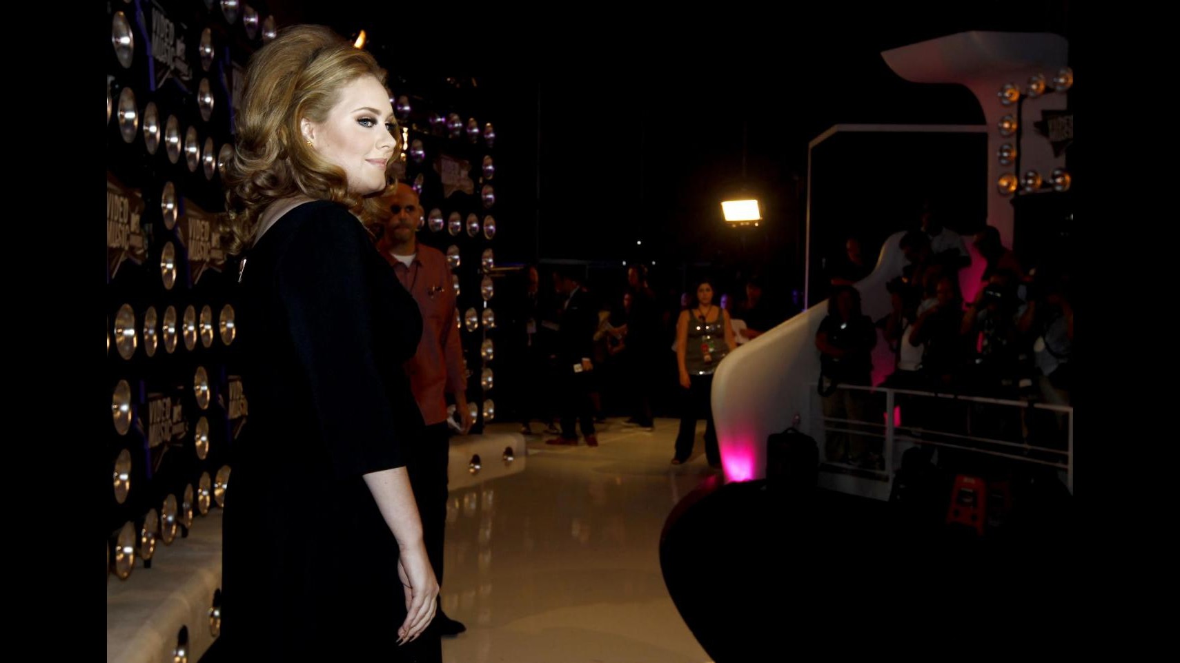 Adele in tour ha bisogno di sigarette e alcolici