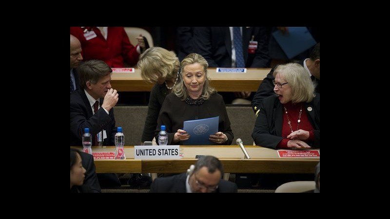Clinton: Terrorismo può sfruttare sintesi genetica per armi biologiche