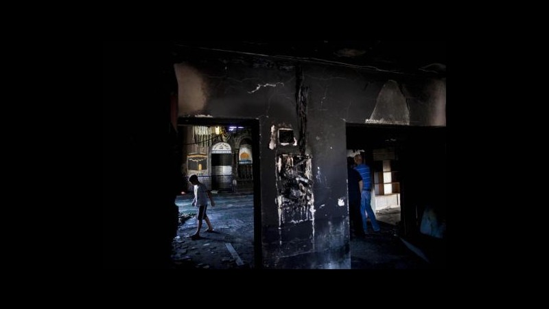 Cisgiordania, moschea palestinese incendiata e imbrattata